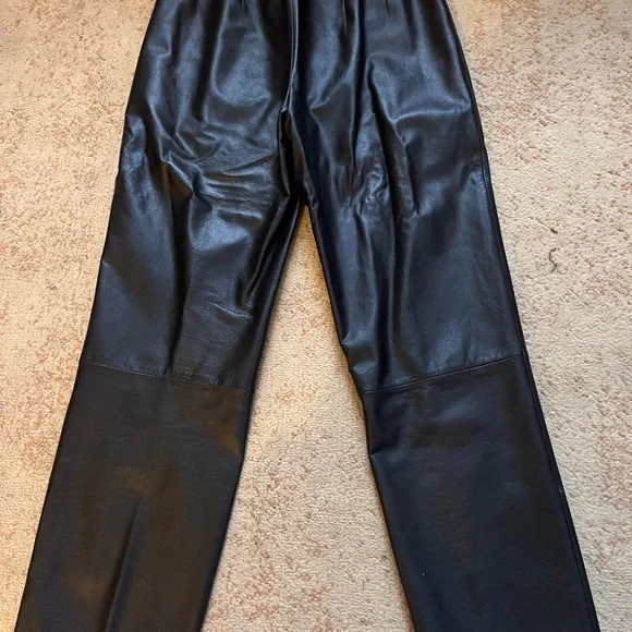 Apostrophe Women’s Sleek Black Leather Pants - Picture 2 of 3